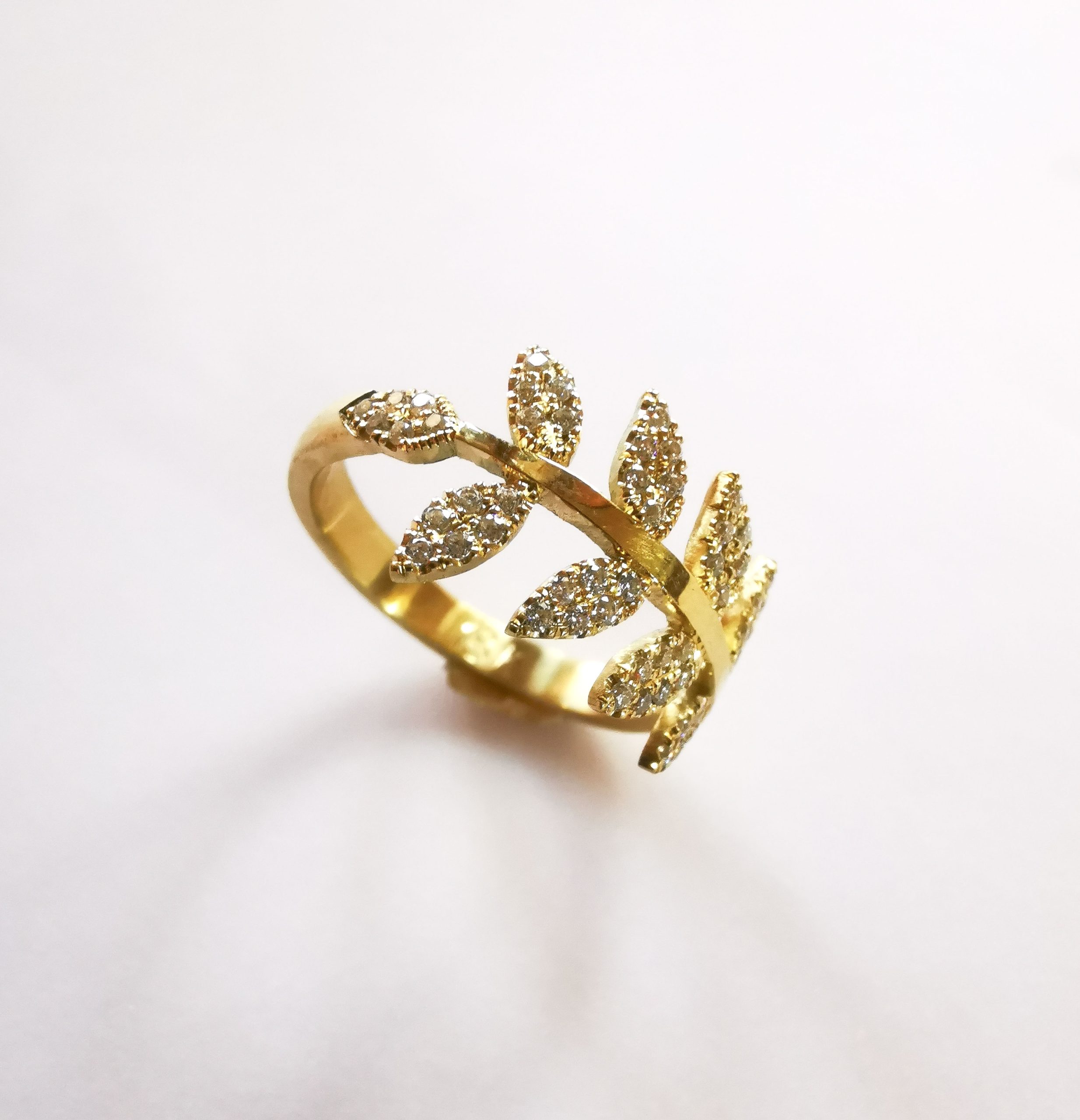 anillo laurel oro 18k