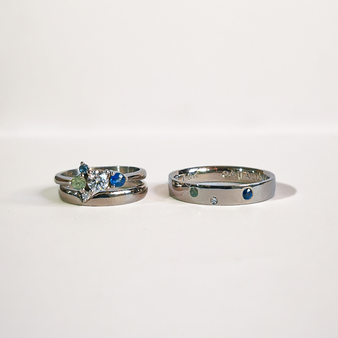 Alt: argollas de matrimonio oro blanco con calce o ensamble.