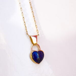 Alt: collar oro corazón lapislázuli